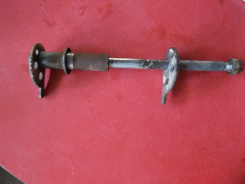 Axe de roue arrière 125 dtlc