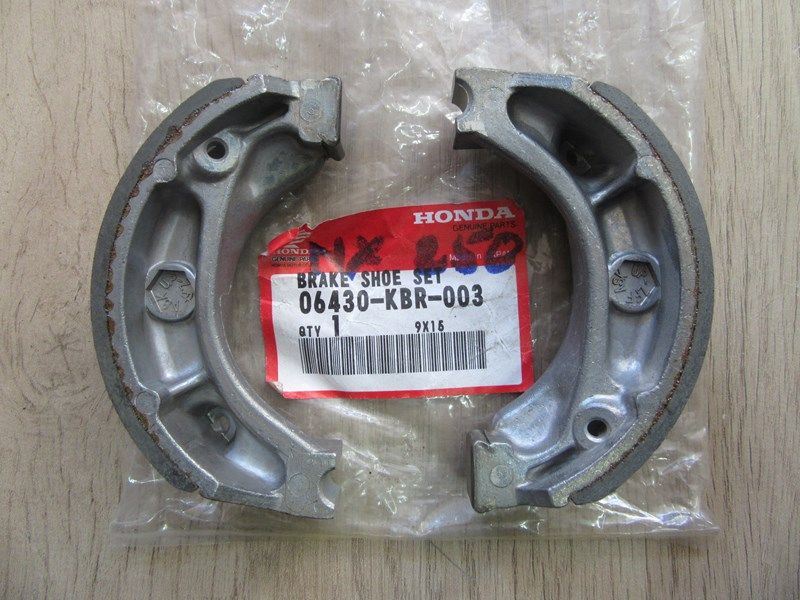 Jeu de mâchoires de frein Honda 250 NX Dominator  (06430-KBR-003)