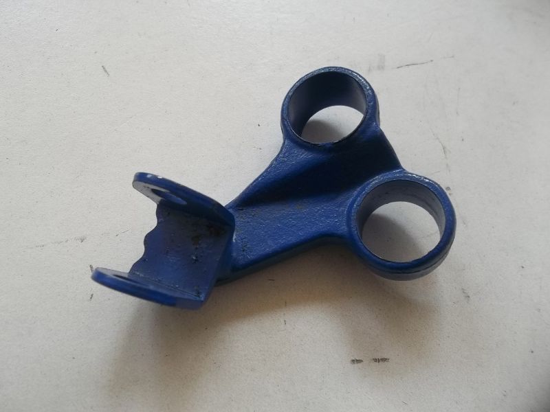 Support de repose pied avant gauche neuf Suzuki 600 DR