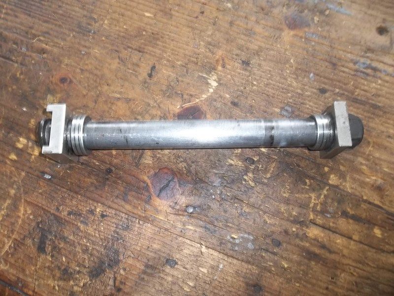 Axe de roue arrière Yamaha R6