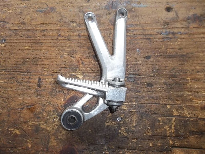 Platine arrière droite Yamaha R6 