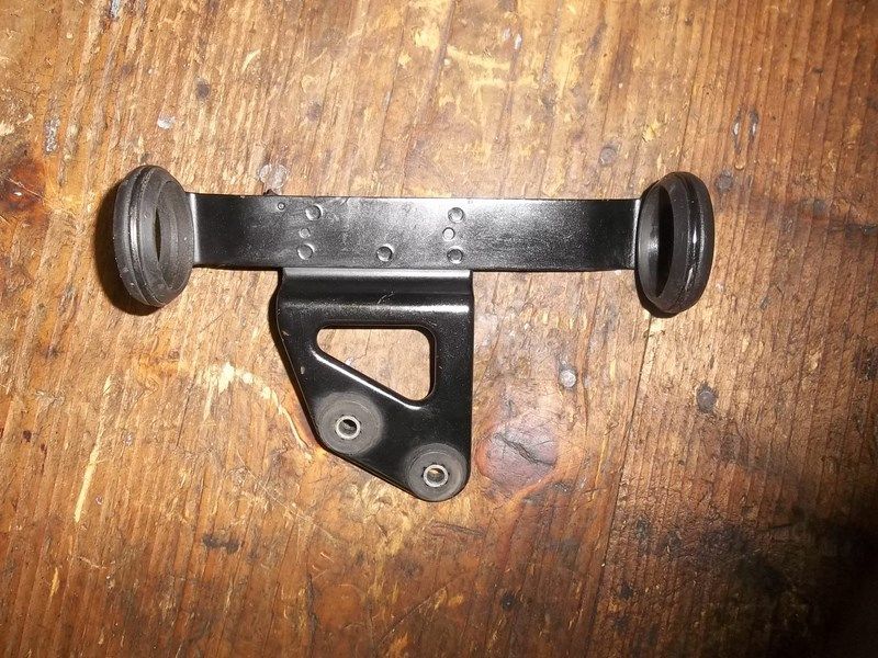 Support gauche de feu avant Suzuki DR 600 (SN41A)