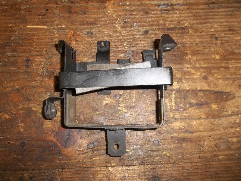 Support de batterie SUZUKI 600 DR