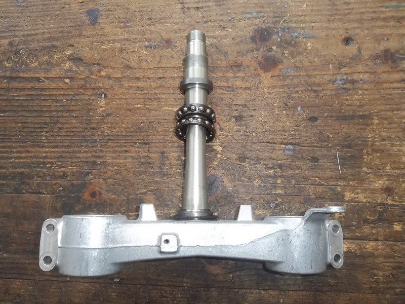 Té inférieur pour Suzuki 1340 GSXR Hayabusa (à partir de 2008)