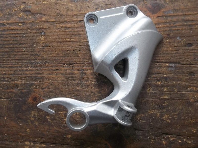 Platine arrirère droite Suzuki 1340 GSXR
