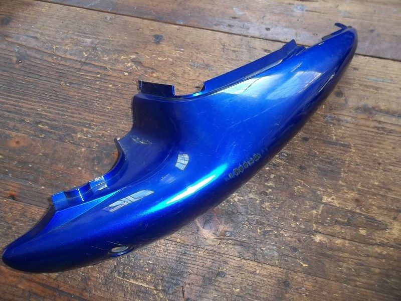 Coque arrière gauhe Suzuki SV 650 1999-02