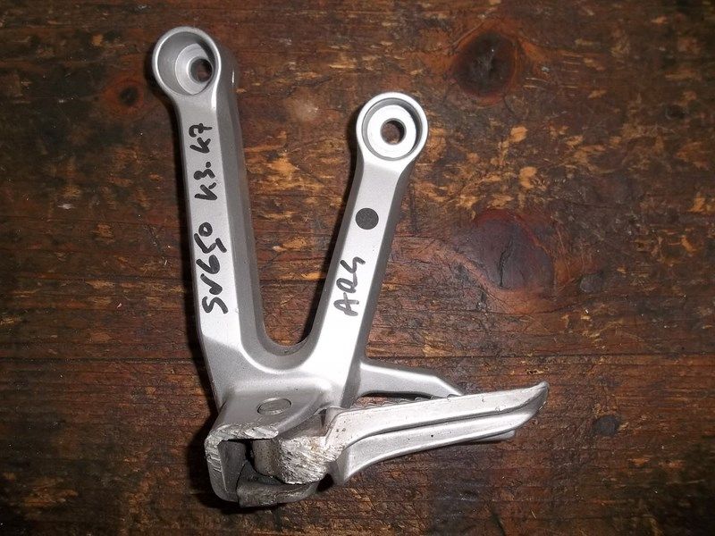 Platine arrière gauche Suzuki SV 650 2003-07