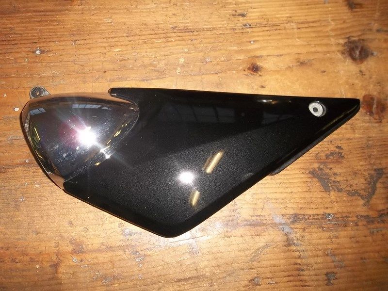 Cache latéral gauche Suzuki 600 Bandit 