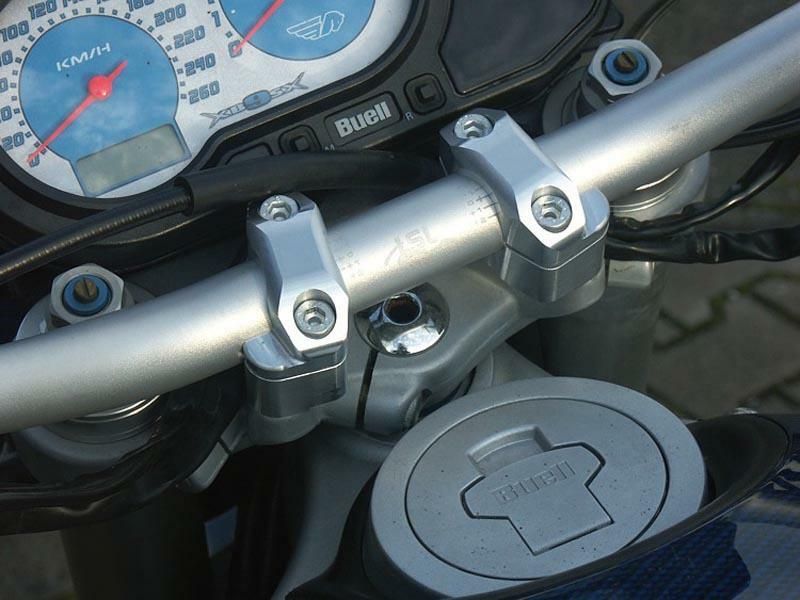 PONTETS DE GUIDONS POUR BUELL XB9S, XBS '02-07, TRANSFORMATION GUIDON Ø22MM EN Ø28,6MM