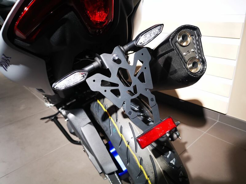 Support de plaque V PARTS noir Yamaha T-Max 560