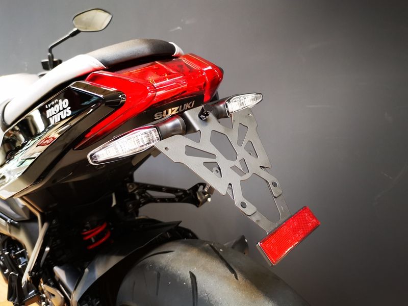 Support de plaque V PARTS noir Suzuki Katana