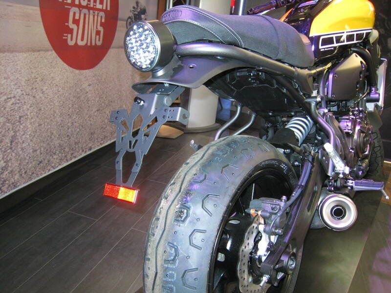 Support de plaque V PARTS noir Yamaha XSR700