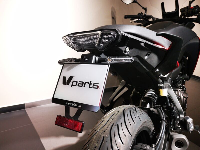 Support de plaque V PARTS noir - Yamaha MT-07 TRACER/MT-09 TRACER