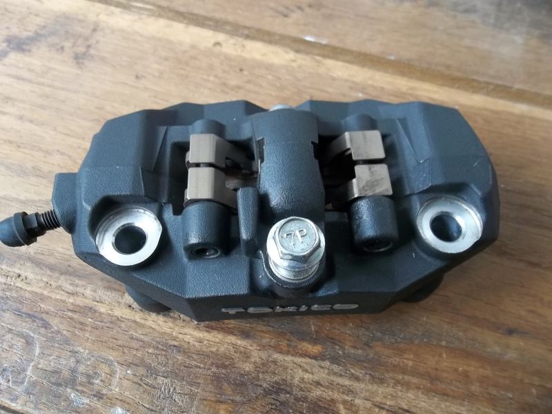 étrier avant droit suzuki 750 GSXR