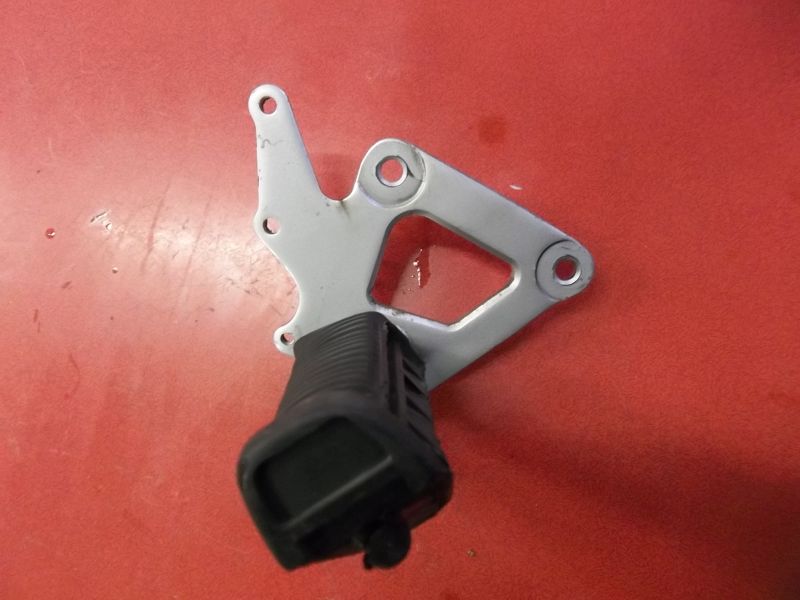 Platine droite + repose pied Suzuki 500 gse