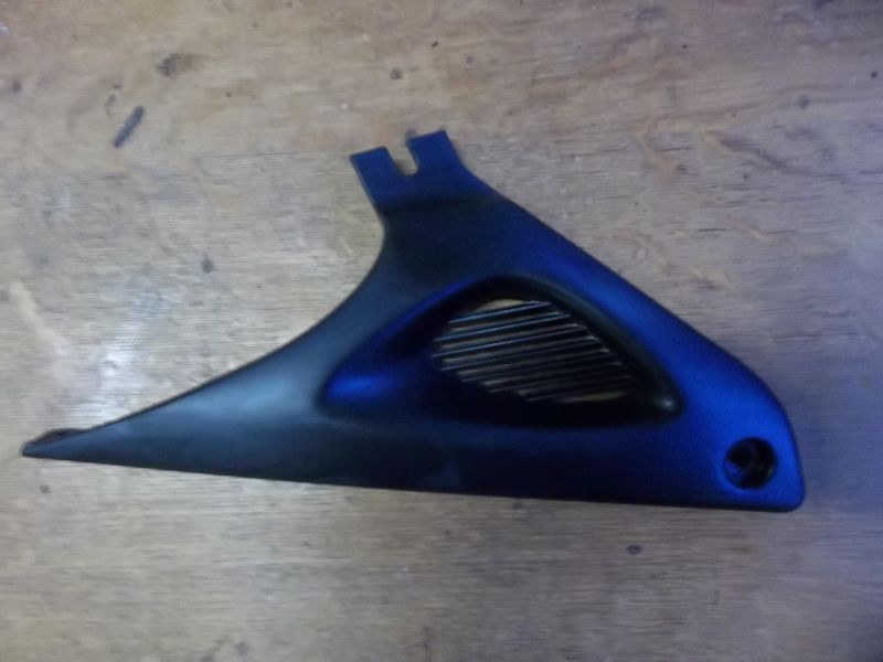 Cache latéral droit Suzuki sv 650