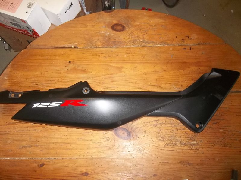 Demi coque arrière droite Honda 125 CBR
