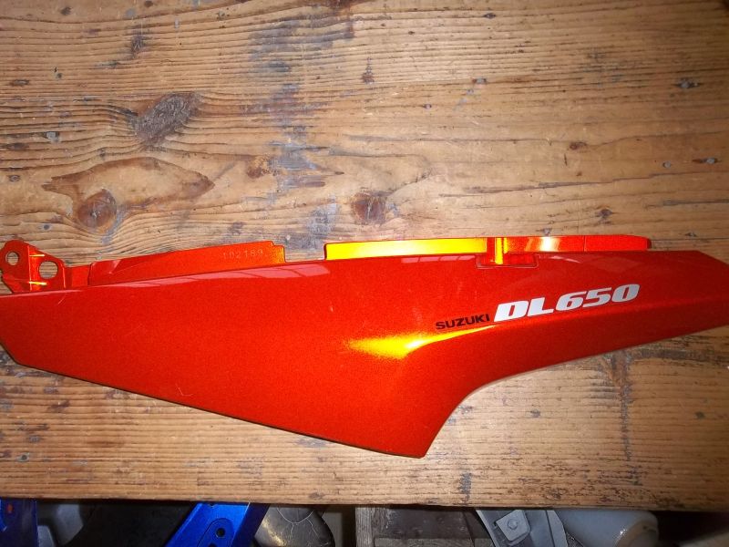 Cache latéral gauche pour Suzuki DL 650 V-strom