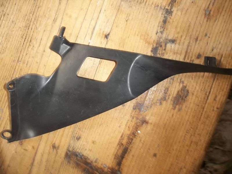 Garniture intérieure de flanc droit pour Suzuki 750 GSXR
