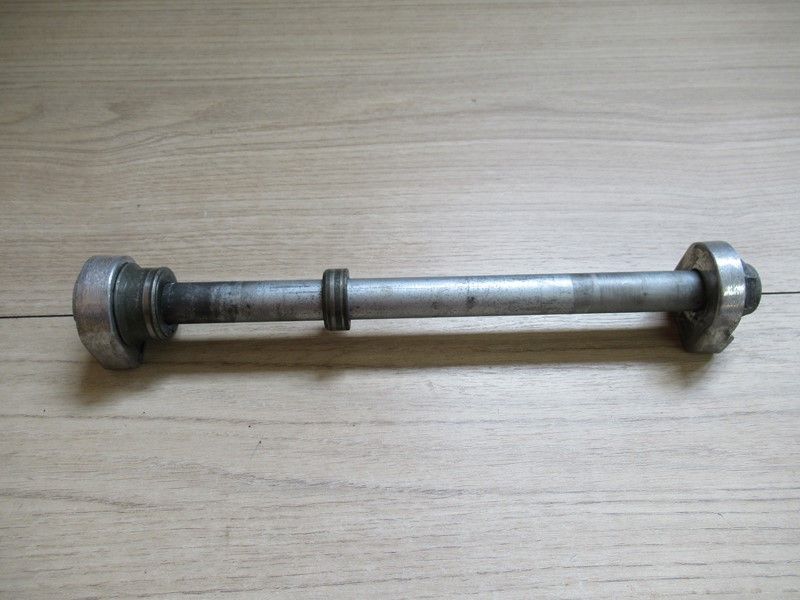 Axe de roue arrière Aprilia ETV 1000 Caponord 2001-2007