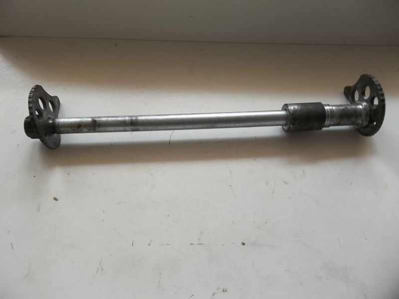 Axe de roue arrière complet Yamaha 125 TW