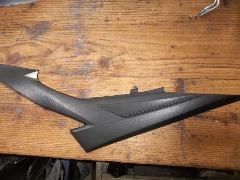 Cache latéral gauche pour Suzuki 600 GSR