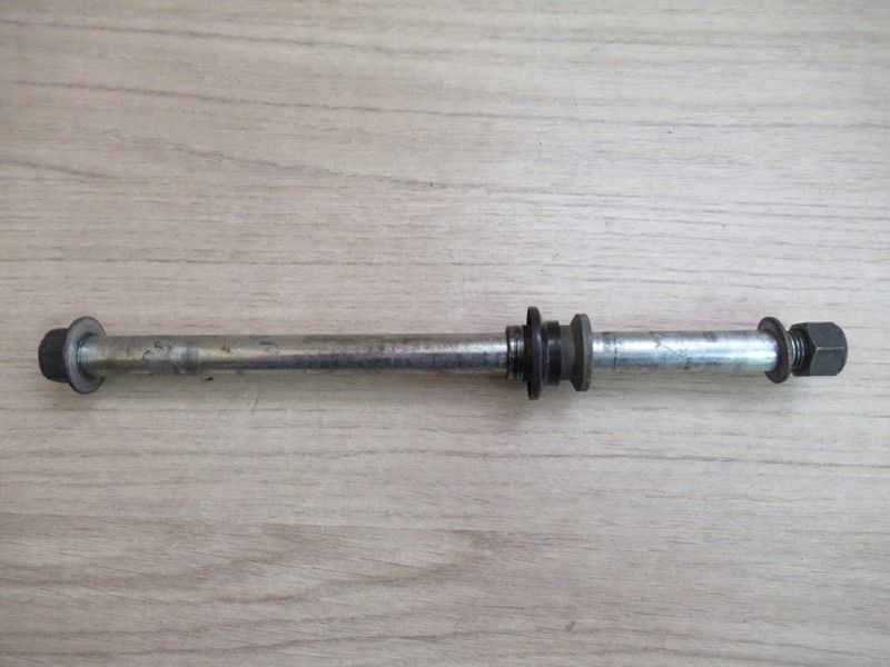 Axe de roue avant Yamaha TW 125 1999-2003