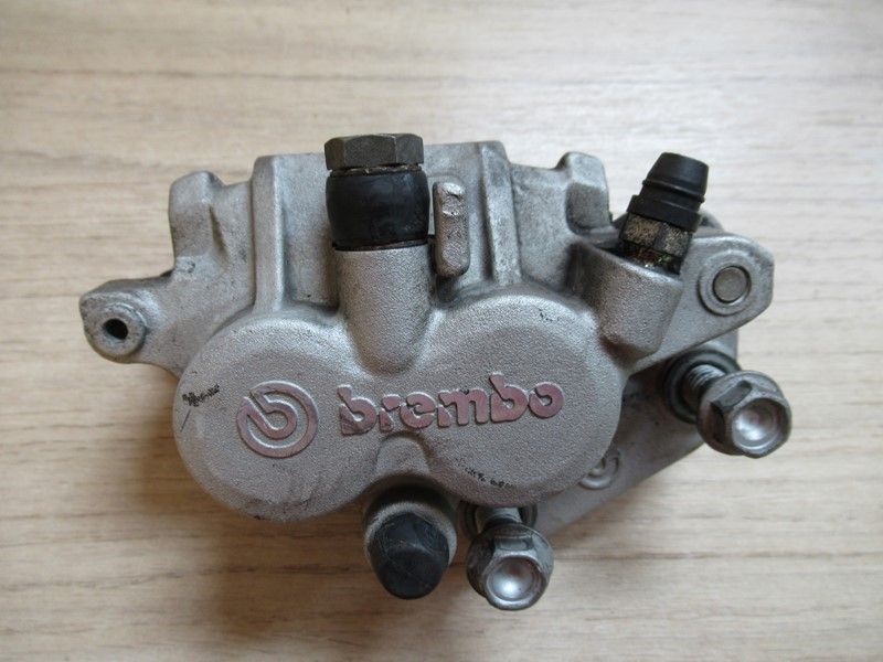Étrier de frein avant droit Aprilia ETV 1000 Caponord 2001-2003