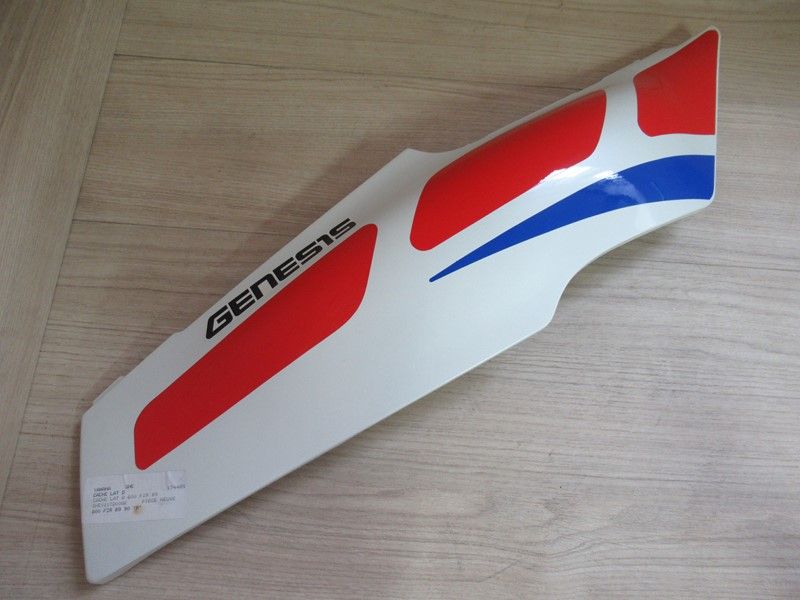 Cache latéral arrière droit Yamaha 600 FZR 1989-1991 (3HE-Y2172-00-GE)