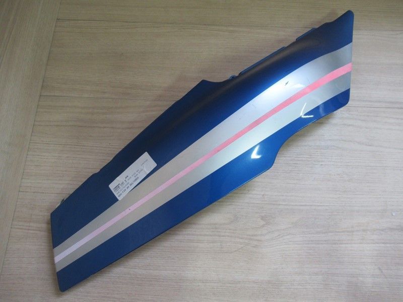 Cache latéral arrière droit Yamaha 600 FZR 1989-1991 (3HE-21721-00-2)