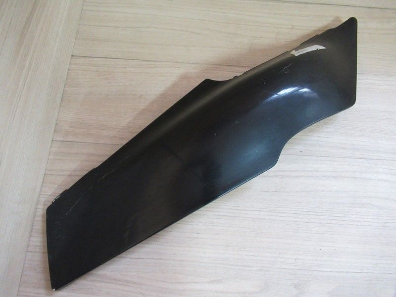 Cache latéral arrière droit Yamaha 600 FZR 1989-1991 (3HE-Y2172-00-GE)