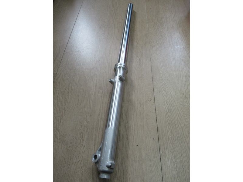 Bras de fourche et fourreau gauche Yamaha 125 XT (12V) 1982-1983 (3YE231020000)
