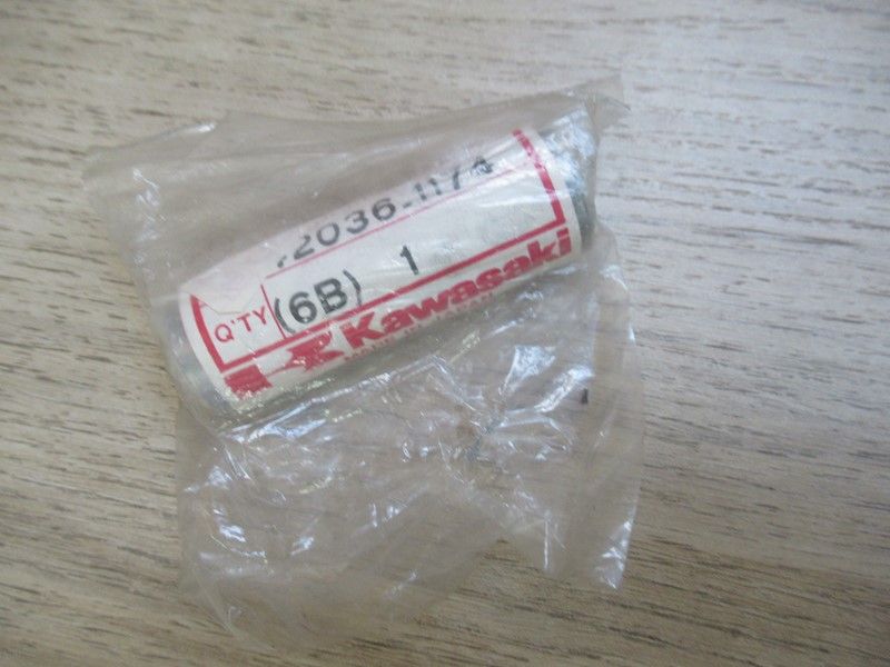 Axe de biellette d'amortisseur  Kawasaki KX 125 1986/1988      (42036-1174)