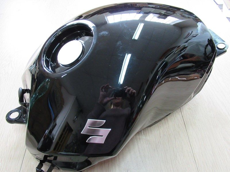 Réservoir noir Suzuki GW 250 (F) Inazuma 2013-2017 (44100-48H20-YAY)