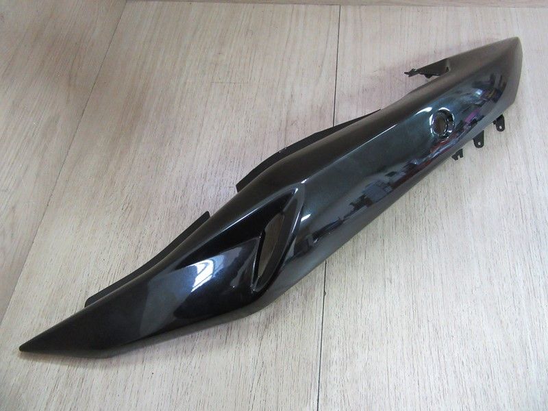 Coque arrière gauche Suzuki 500 GSF 2004-2009 (47211-01DA)