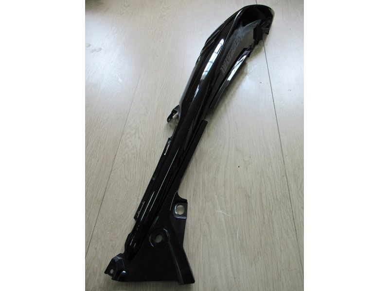 Cache latéral droit noir Suzuki GW 250 (F) Inazuma 2013-2017 (47831-48H00-YAY)