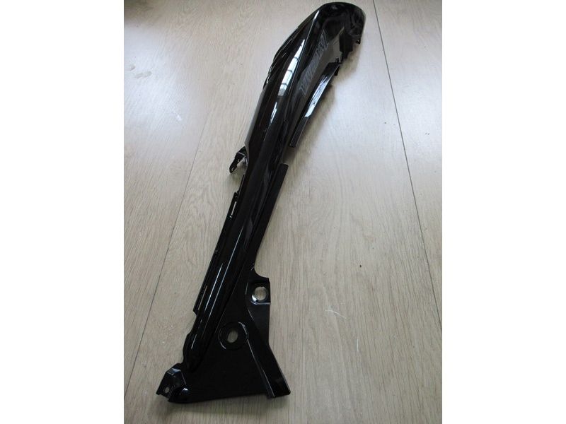 Cache latéral droit noir Suzuki GW 250 (F) Inazuma 2013-2017 (47831-48H00-YAY)