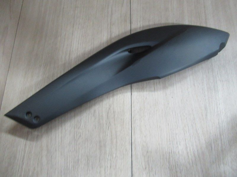 Cache latéral gauche Yamaha 500 Tmax 2009-2010 (4B5-21731-00)