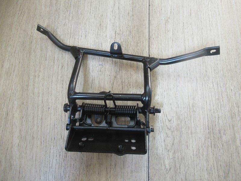 Charnière de selle Honda 125 S-Wing  et Panthéon 2003-2010 (77210-KRJ-900)