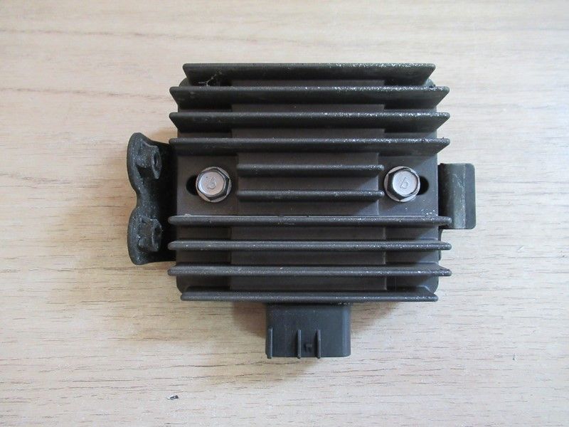 Régulateur Kawasaki Z 750 2004-2006