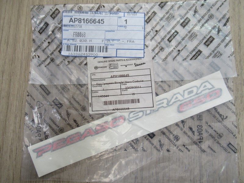 Stickers coque arrière gauche Aprilia 650 Pegaso Strada 2005-2009 (AP8166645)