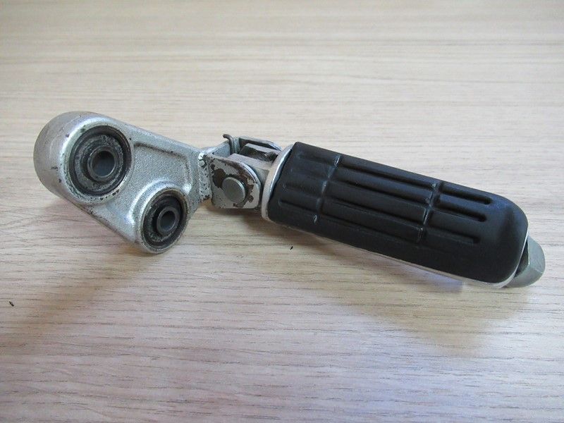Repose-pied avant gauche Yamaha GTS1000 1993-1998