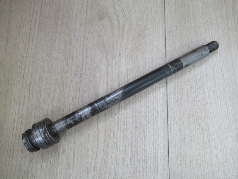 Axe de roue arrière Kawasaki GPZ 1000 RX 1986-1988