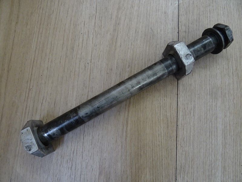 Axe de roue arrière Suzuki SV 1000 2003-2007