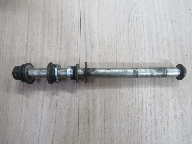 Axe de roue arrière Suzuki SFV 650 Gladius 2009-2015