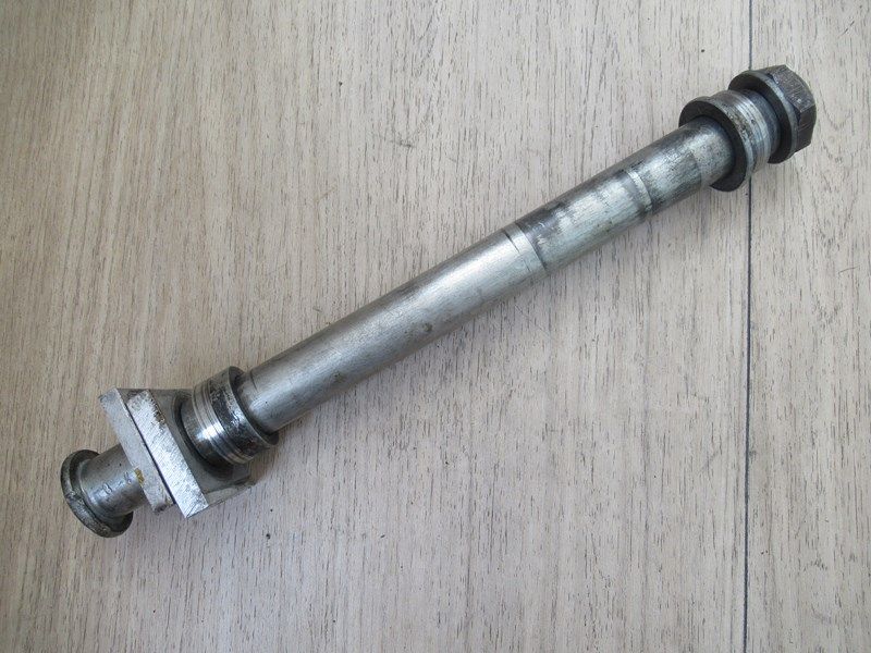 Axe de roue arrière Suzuki 750 GSXR SRAD 1996-1999