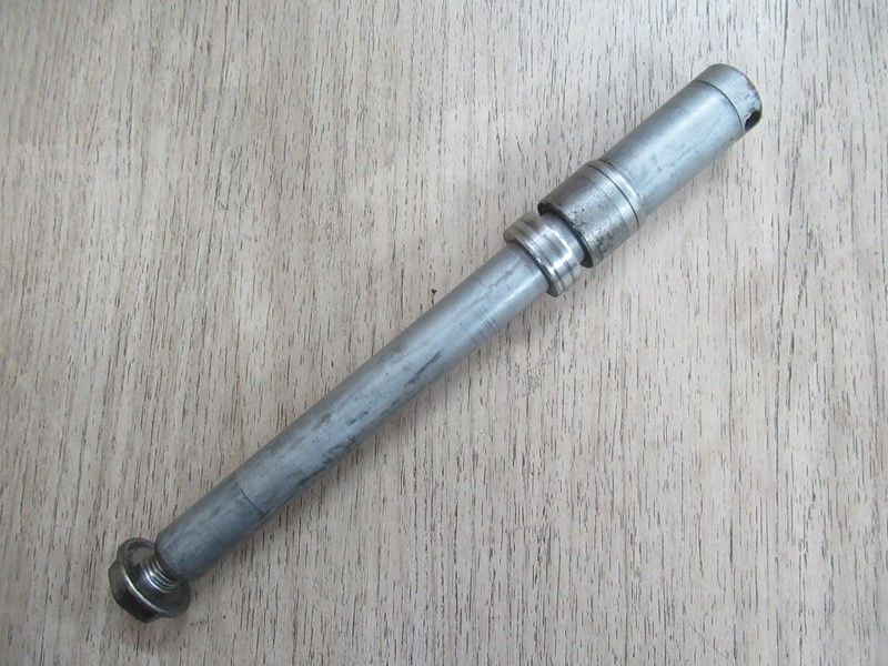 Axe de roue avant Honda 1000 CBR (SC25) 1989-1992