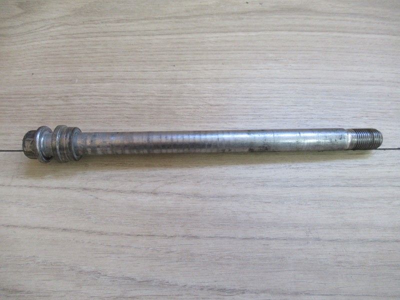 Axe de roue avant Yamaha XJS/N600 Diversion 1991-2002