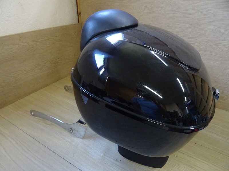 Top case de marque 'CustomAcces' et support pour moto custom avec dosseret Motos diverses