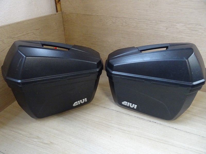 Paire de valises latérales Givi Monokey 2*22litres Motos diverses